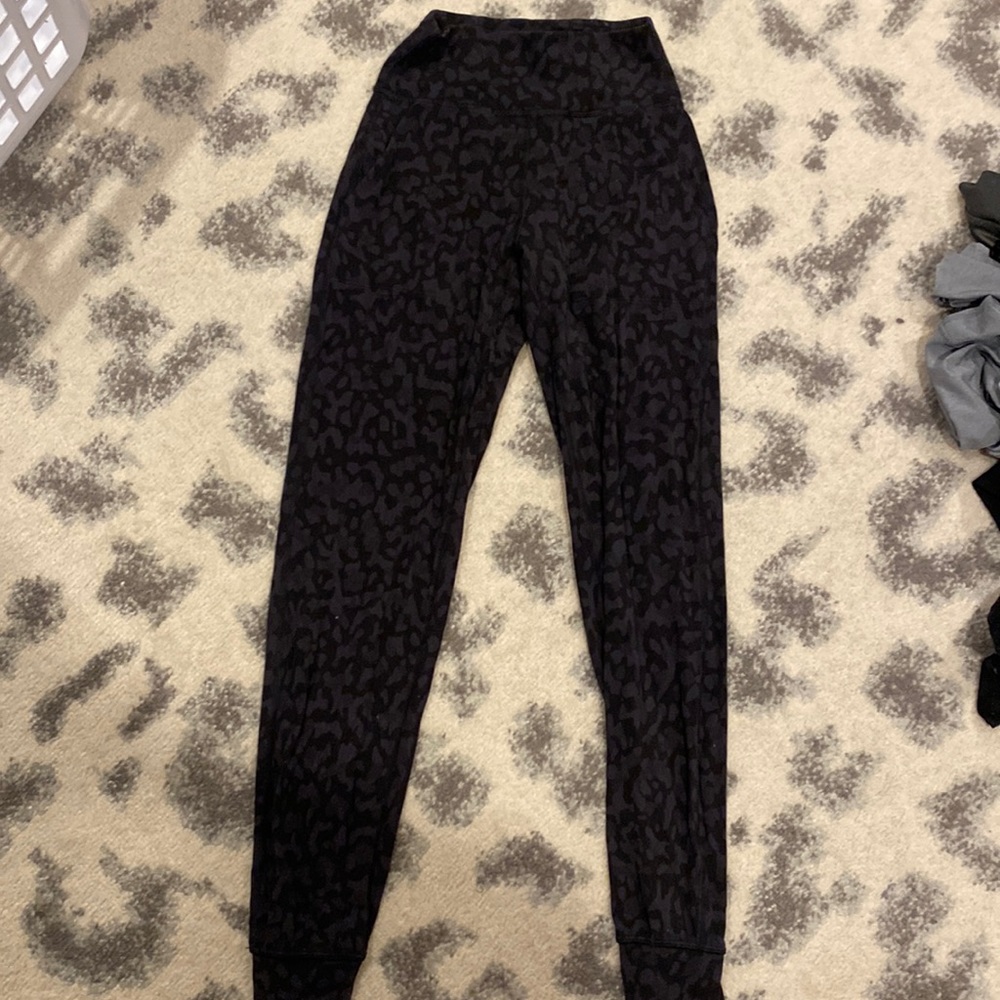 Lululemon Camo Leapard Print Black Joggers Size 2!!
